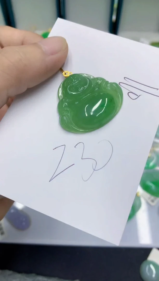 翡翠18K金镶嵌颈饰翡翠