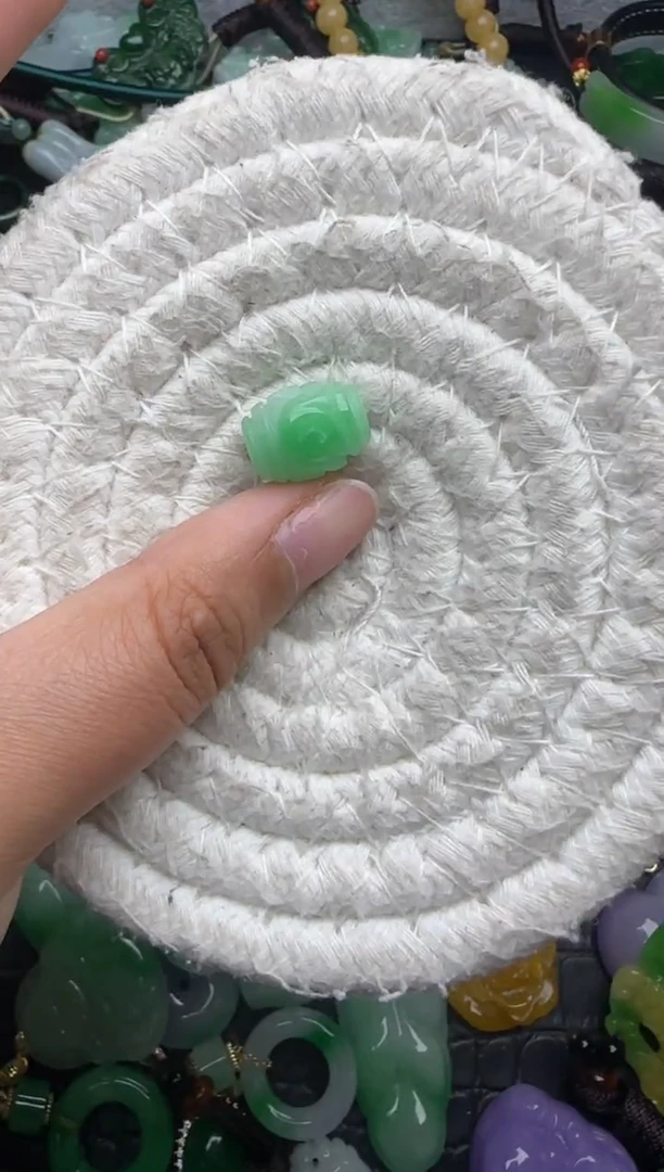 颈饰未镶嵌翡翠缅甸翡翠吊坠