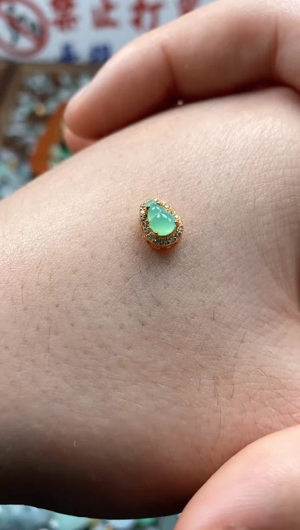 【闪购商品】翡翠颈饰未镶嵌哥哥