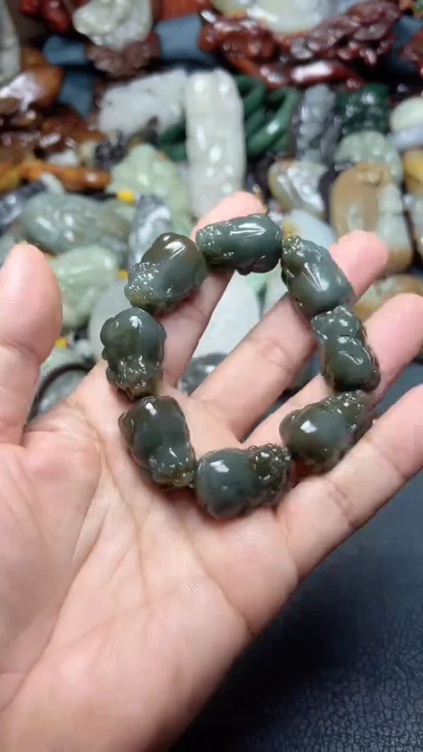 和田玉未镶嵌把件-