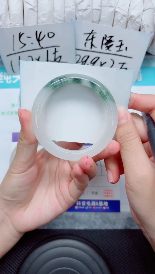 未镶嵌手镯石英质玉158-56