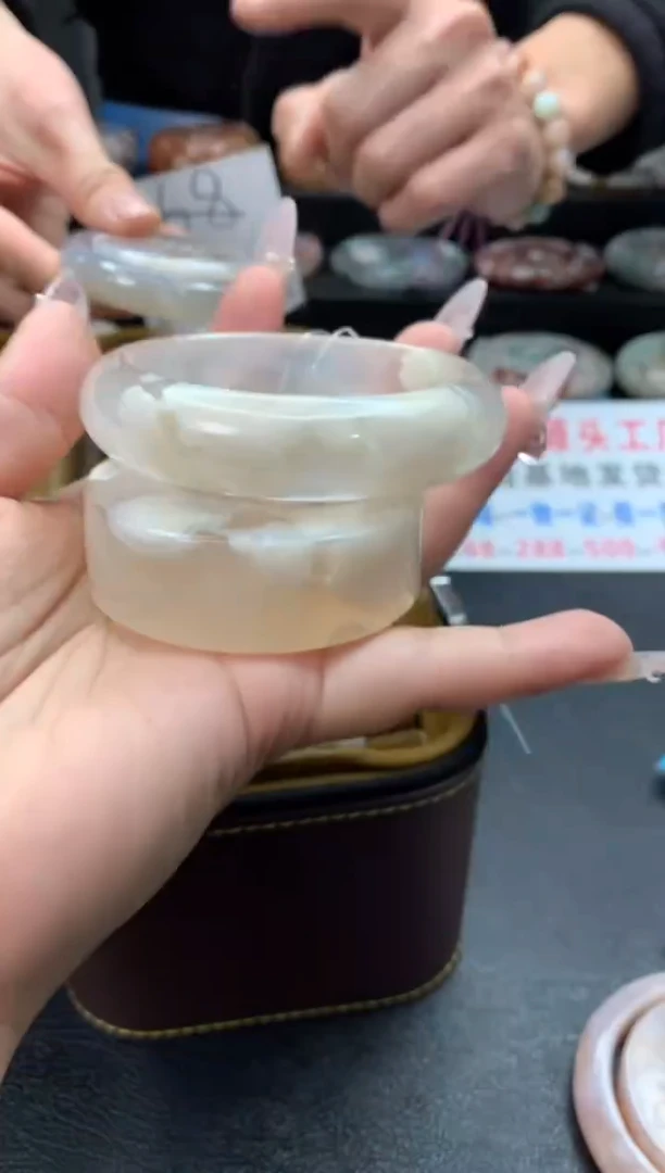 未镶嵌手镯石英质玉（58圈口）赠送镯心