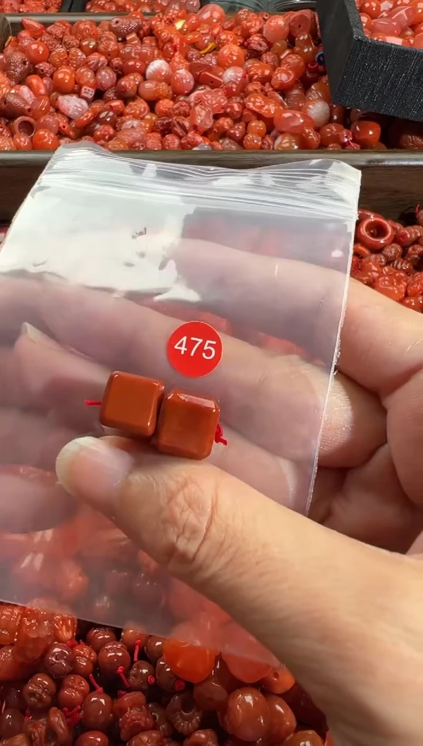 南红玛瑙未镶嵌颈饰1