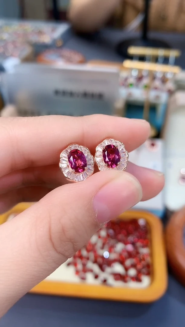 【闪购商品】石榴石耳钉银S925镶嵌天然镁铝