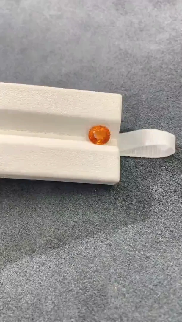 未镶嵌裸石石榴石（芬达石）1.53CT/07