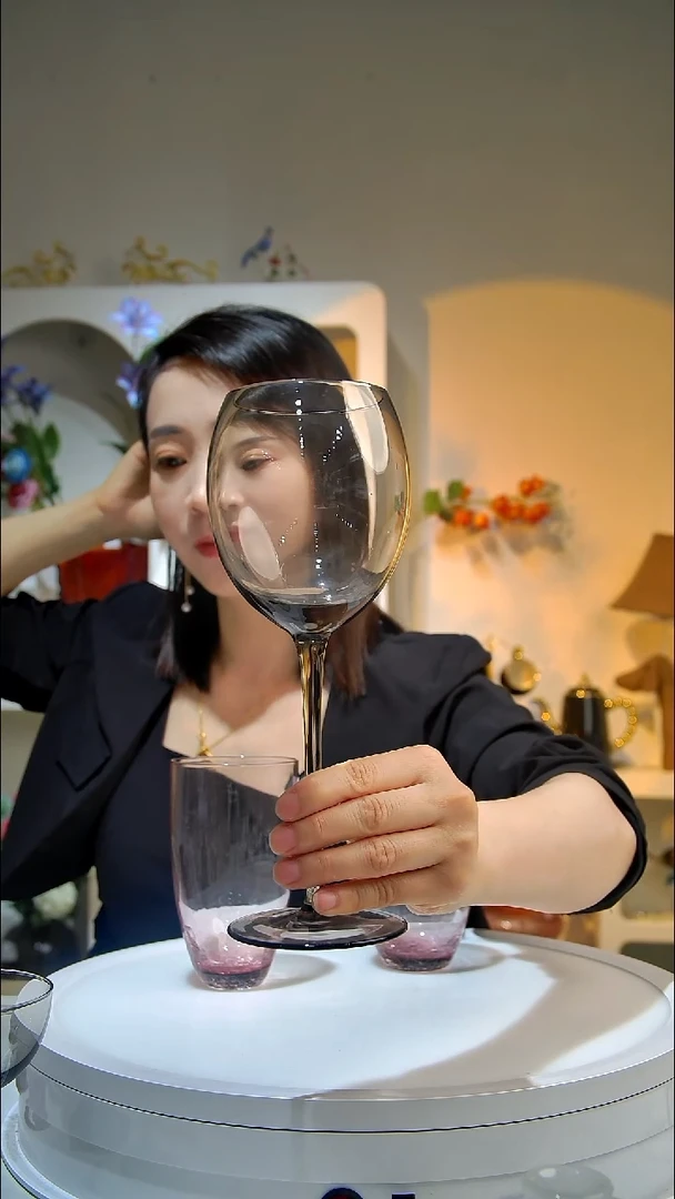 水晶玻璃2只灰色小肚香槟杯