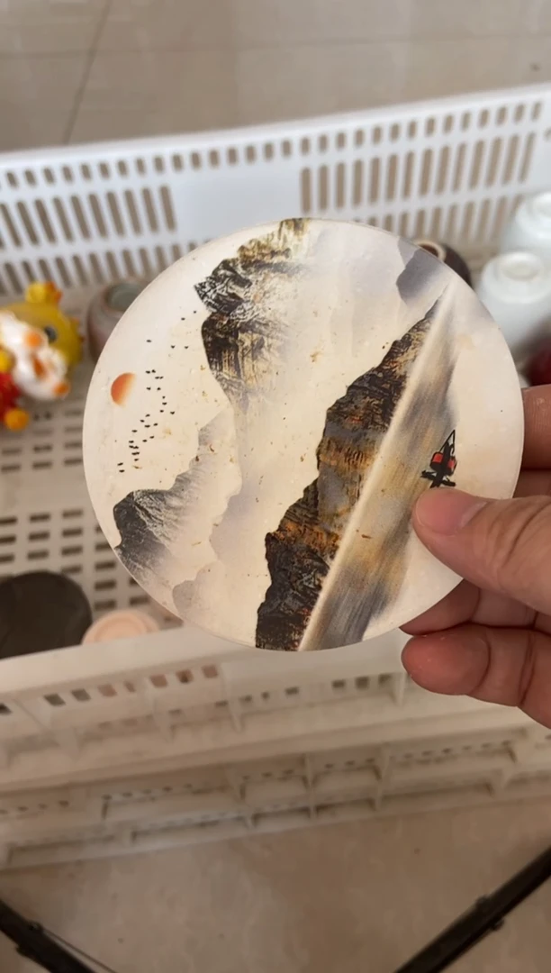 摄影的产品有使用过的痕迹有点脏介意勿拍