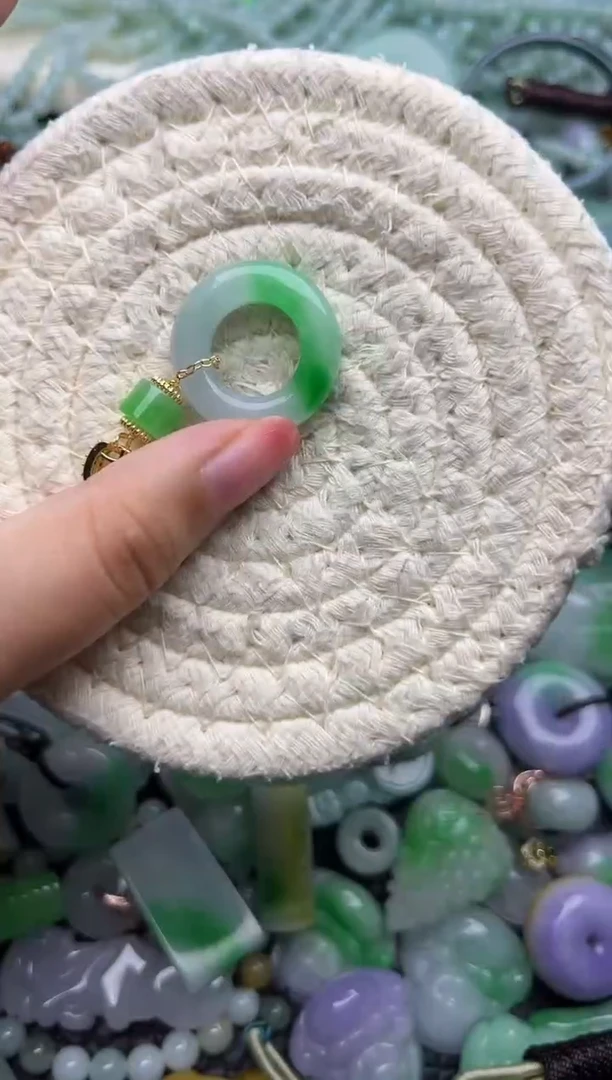 翡翠未镶嵌颈饰天然缅甸翡翠吊坠