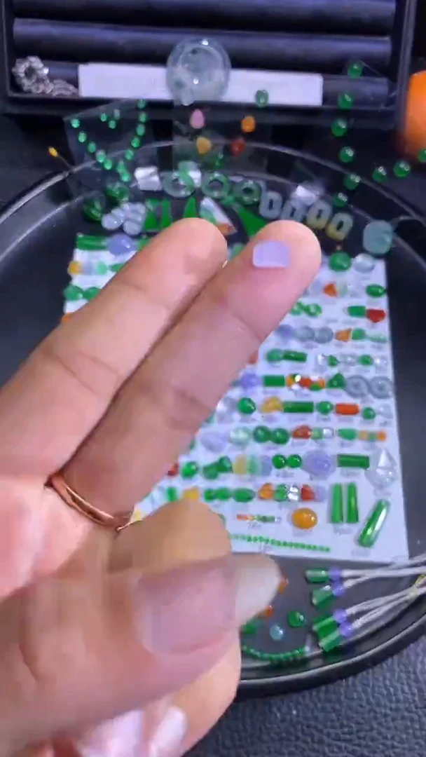 未镶嵌挂件翡翠切割