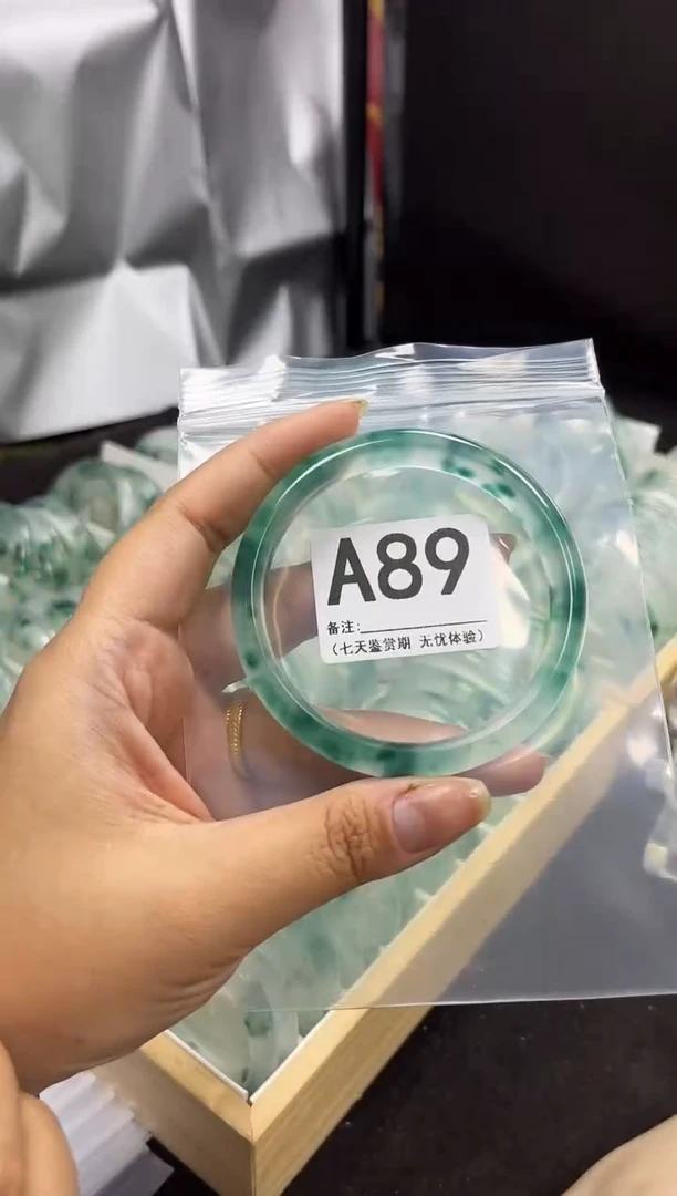 【闪购商品】石英岩玉手镯未镶嵌A89