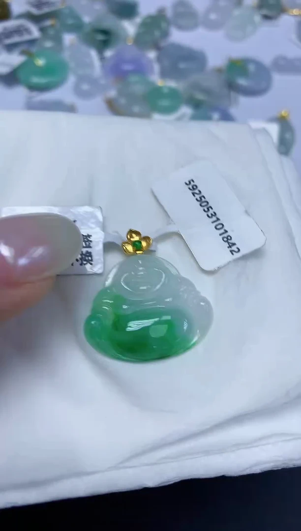 翡翠18K金镶嵌颈饰天然缅甸翡翠A货