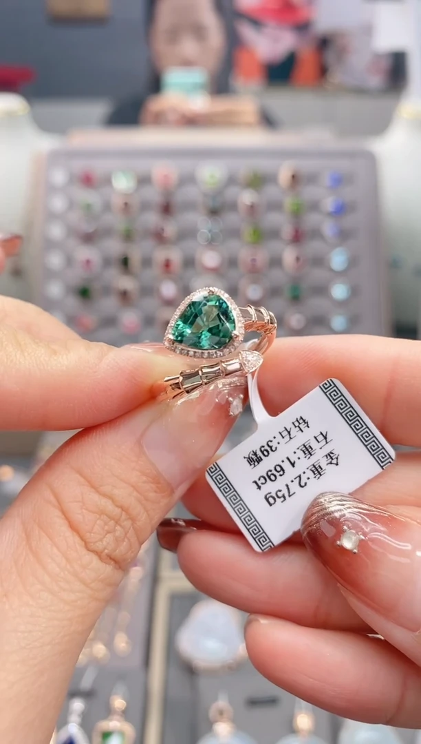 18K金镶嵌戒指碧玺1.69