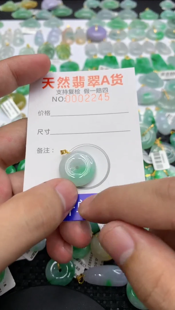 翡翠18K金镶嵌颈饰11111111111
