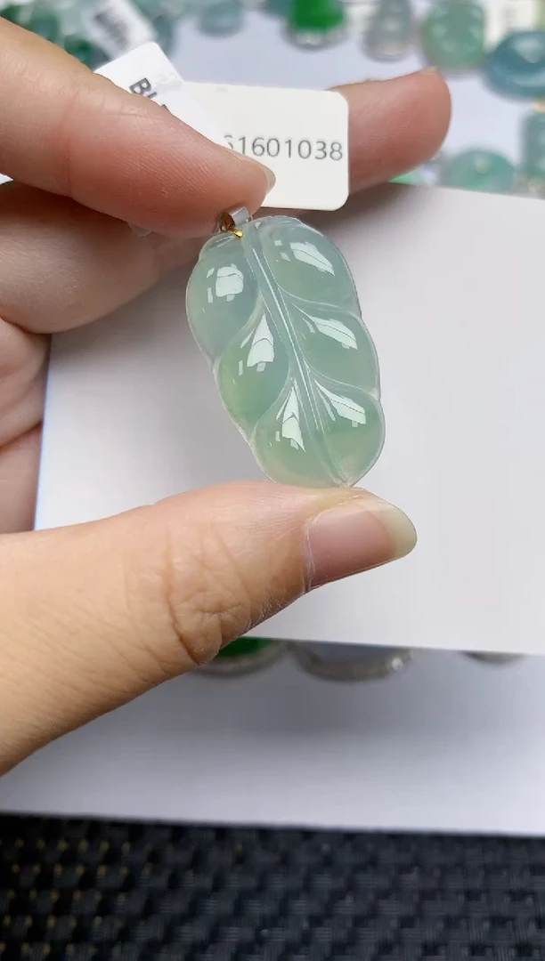 翡翠18K金镶嵌颈饰天然A货翡翠