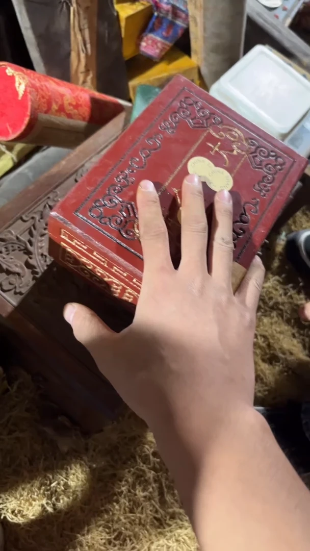 香榧木开封红色长方形扁盒子