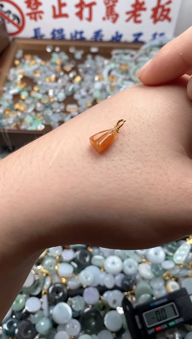 【闪购商品】翡翠颈饰未镶嵌哥哥