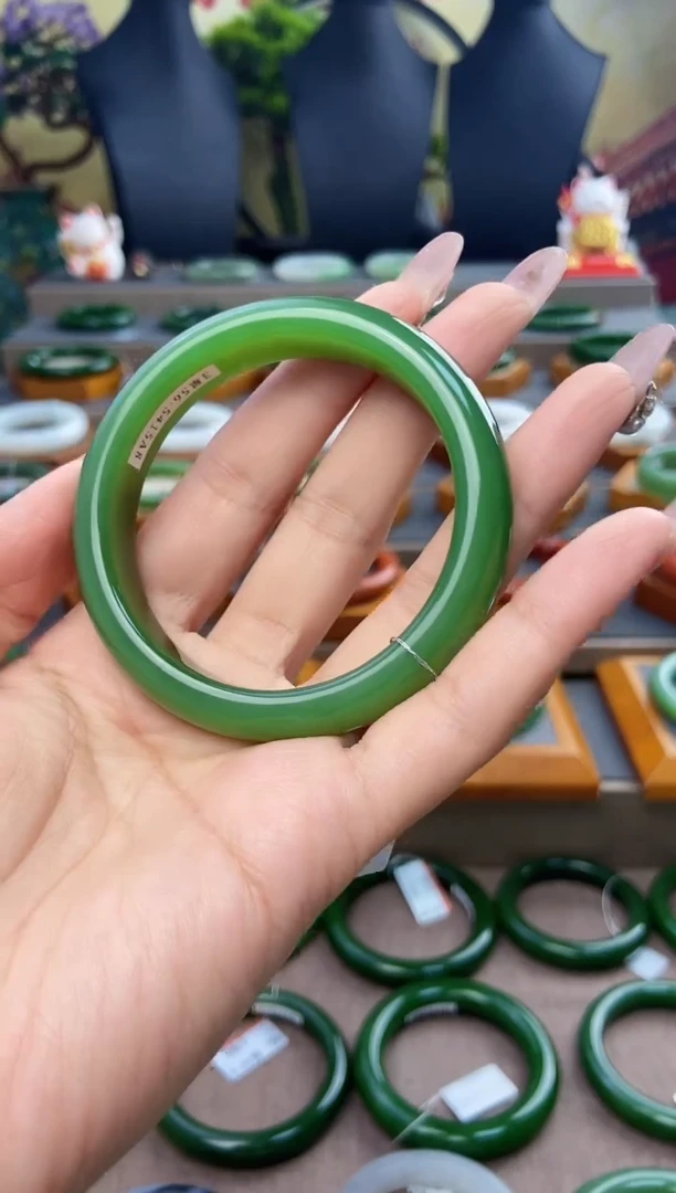 未镶嵌手镯和田玉高端收藏级碧玉手镯56