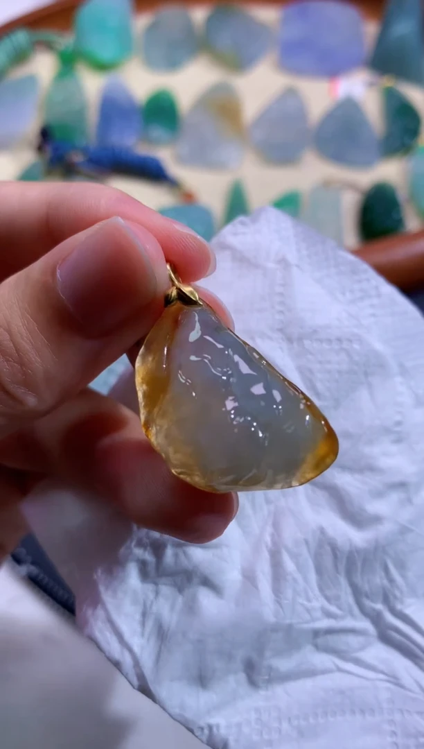 颈饰未镶嵌翡翠