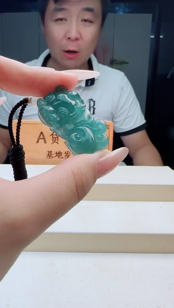 颈饰未镶嵌翡翠多样性发其中一
