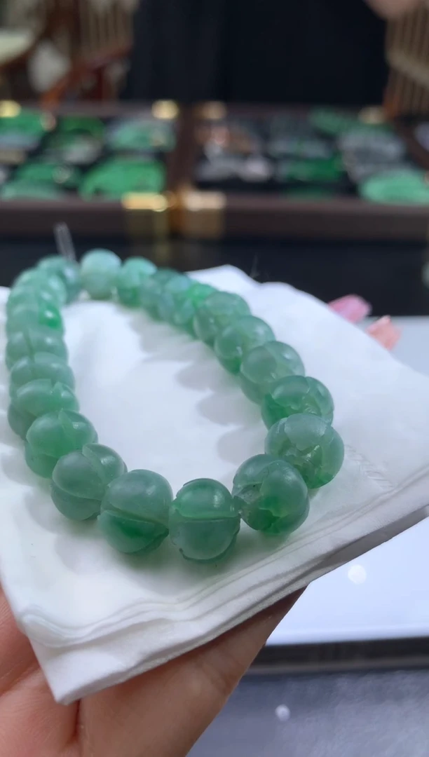 未镶嵌定制翡翠伊**妹翡翠