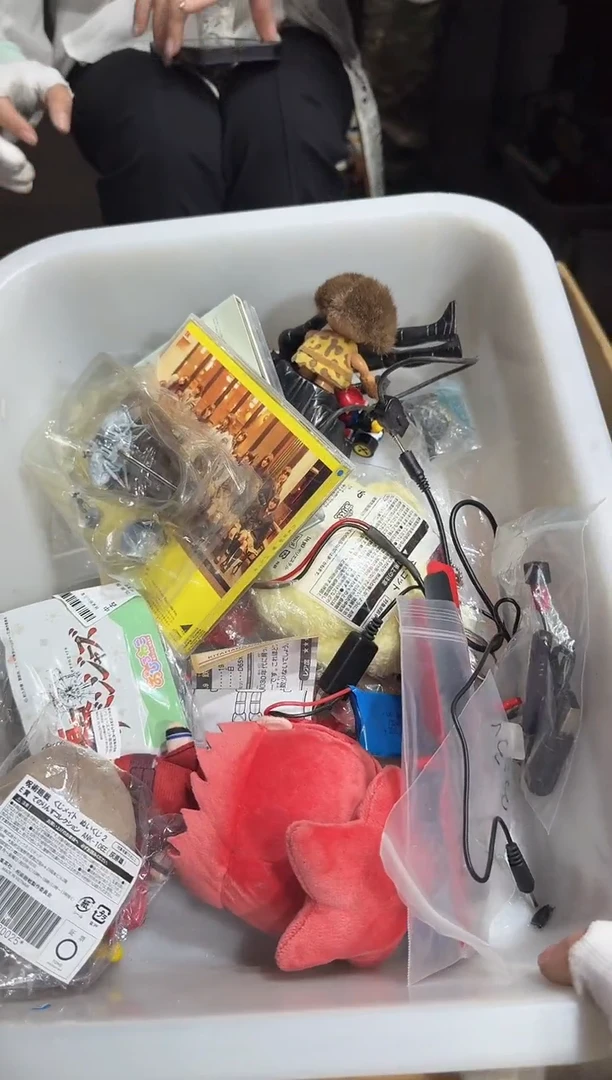 8新1***觉 205   中古商品，瑕疵品，不保好坏。