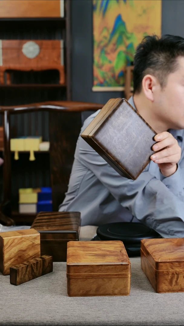 金丝楠R****d金丝楠木绿料龙胆文房手捧盒