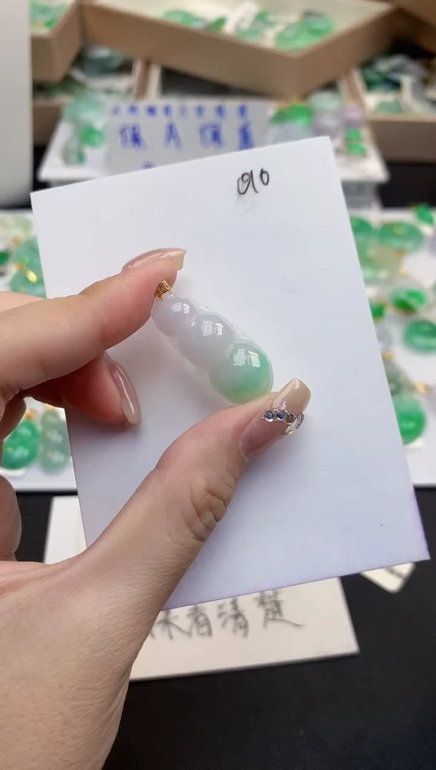 颈饰18K金镶嵌翡翠111111