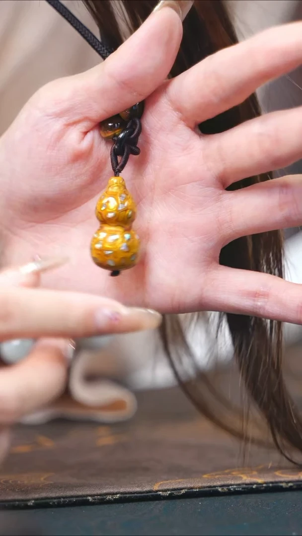 【闪购商品】金黄大漆紫光檀螺钿小脖挂