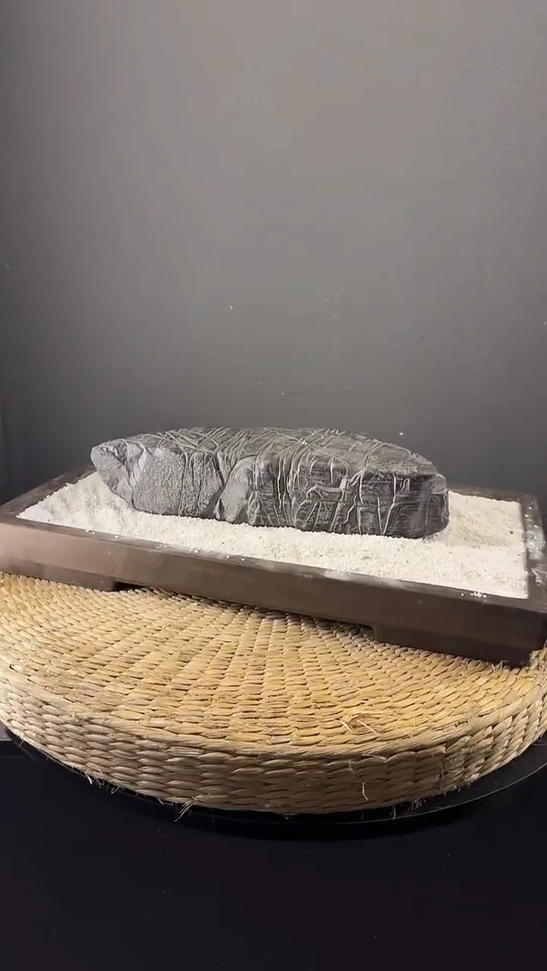 有机玻璃山**余灵璧石天然原石的