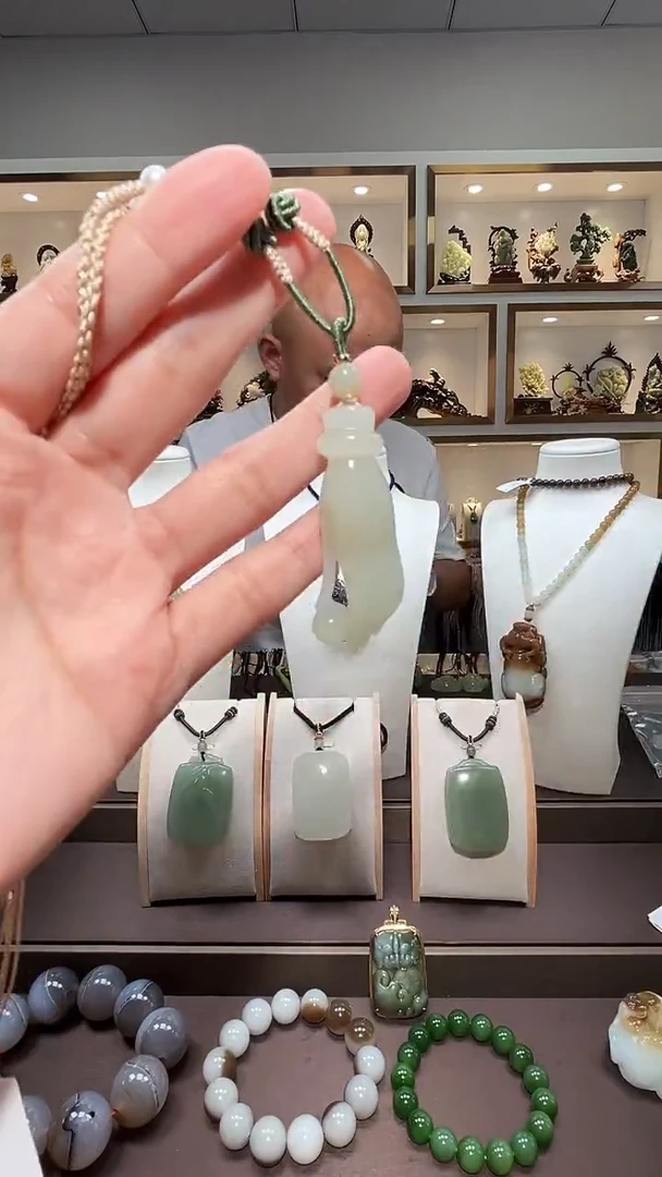 和田玉未镶嵌颈饰苏