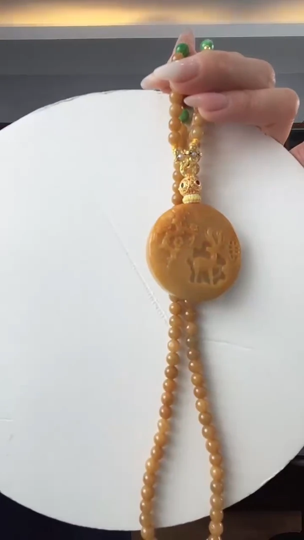 颈饰未镶嵌翡翠鹿