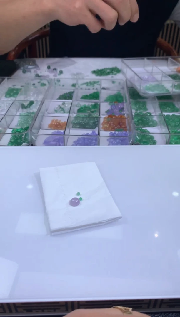 裸石翡翠小**莉翡翠