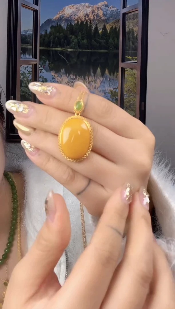 蜜蜡颈饰银S925镶嵌蜜蜡吊坠