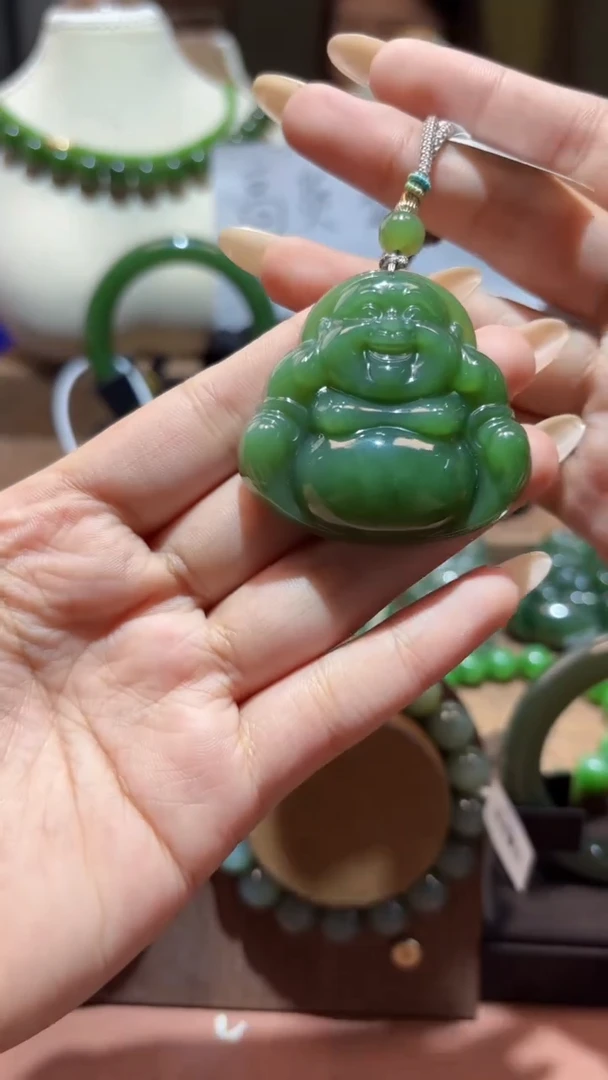 颈饰未镶嵌和田玉（碧玉）1