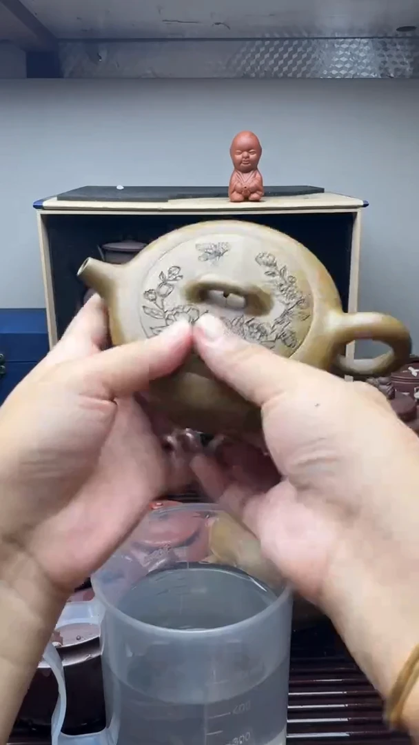 茶壶紫砂扁晨壶刻绘蝶恋花古黄泥280cc