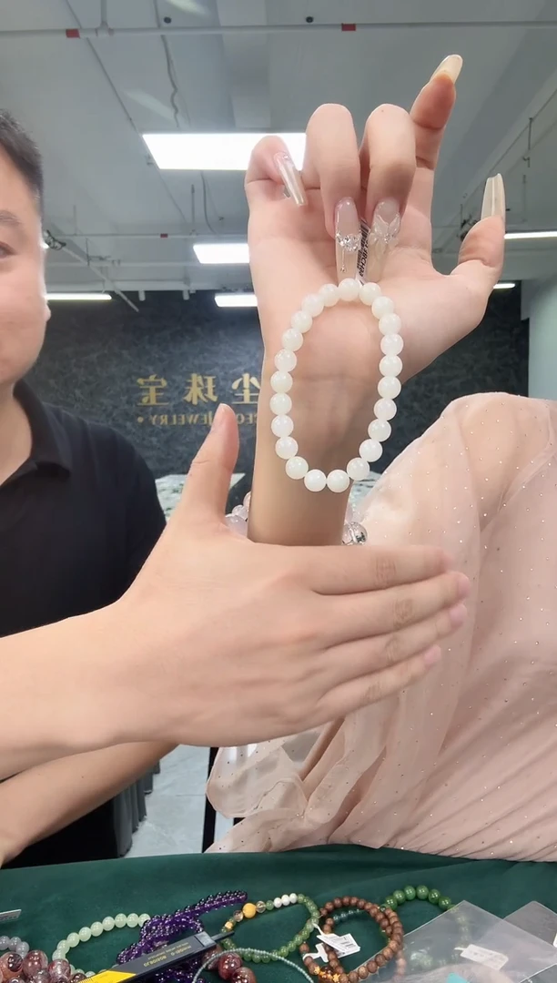 手串未镶嵌和田玉和田玉圆珠约8mm单圈手串