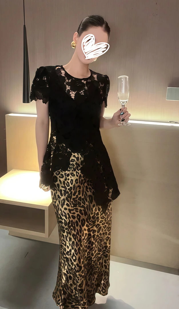 【春日繁花】2025早春新款蕾丝设计欧美风不规则镂空甜美女上衣8336