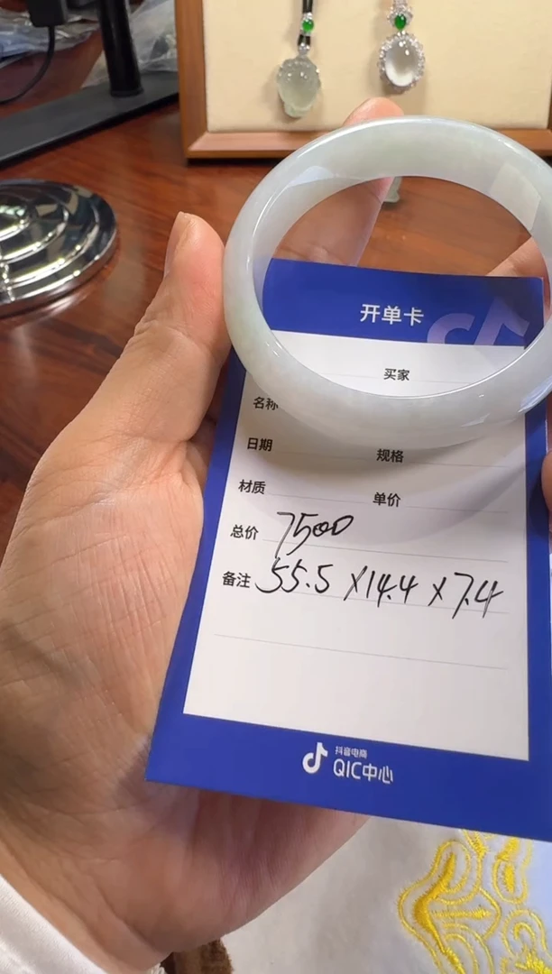未镶嵌手镯翡翠天然翡翠手镯多样性发其一