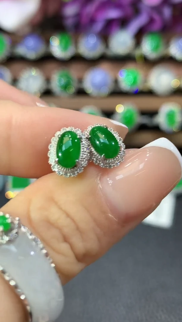 18K金镶嵌翡翠耳饰A39