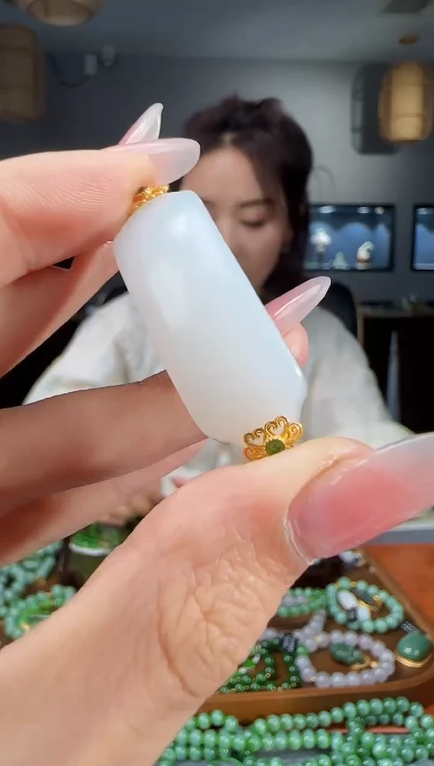 18K金镶嵌手链和田玉11