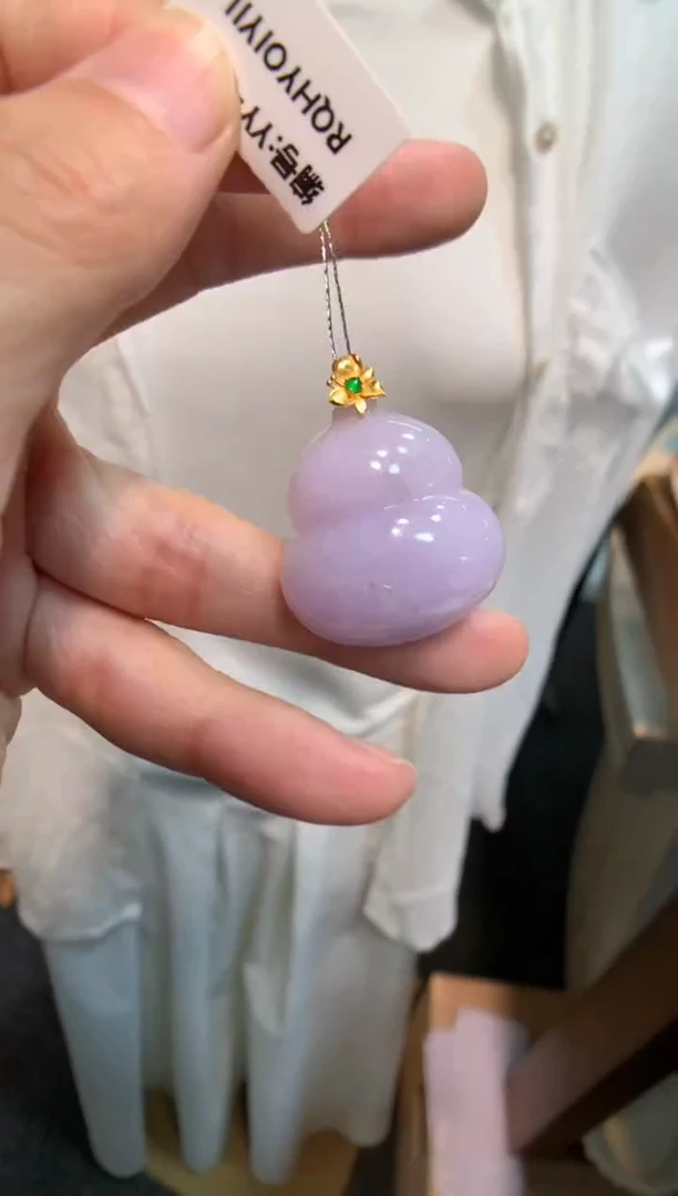 翡翠18K金镶嵌颈饰葫芦