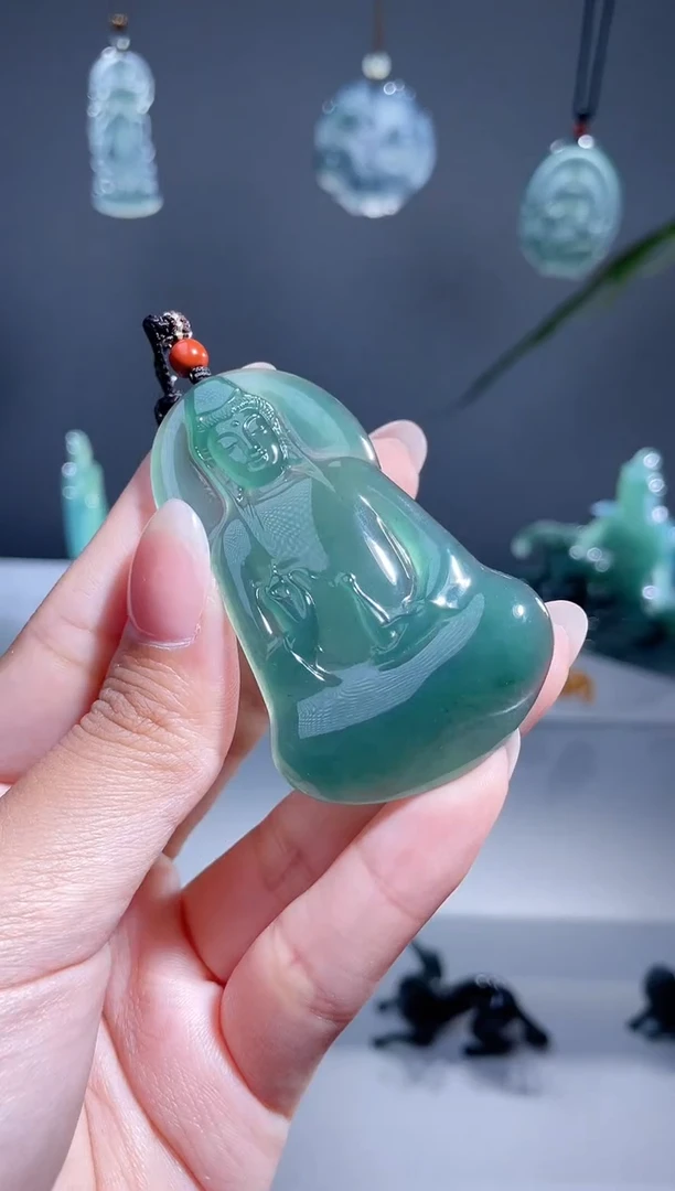 翡翠未镶嵌颈饰观音