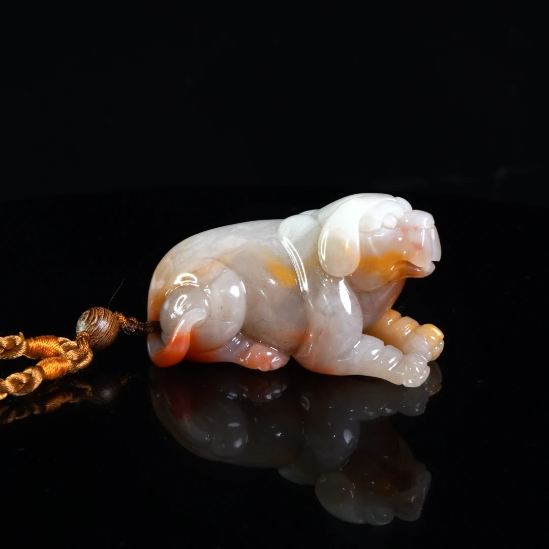 Lot.7.三彩水洞万事如意手把件120克7x3.2x4.2cm