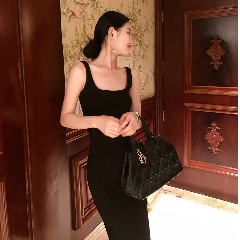 姐系黑色长款纯欲小黑裙收腰显瘦辣妹包臀连衣裙气质方领背心裙夏