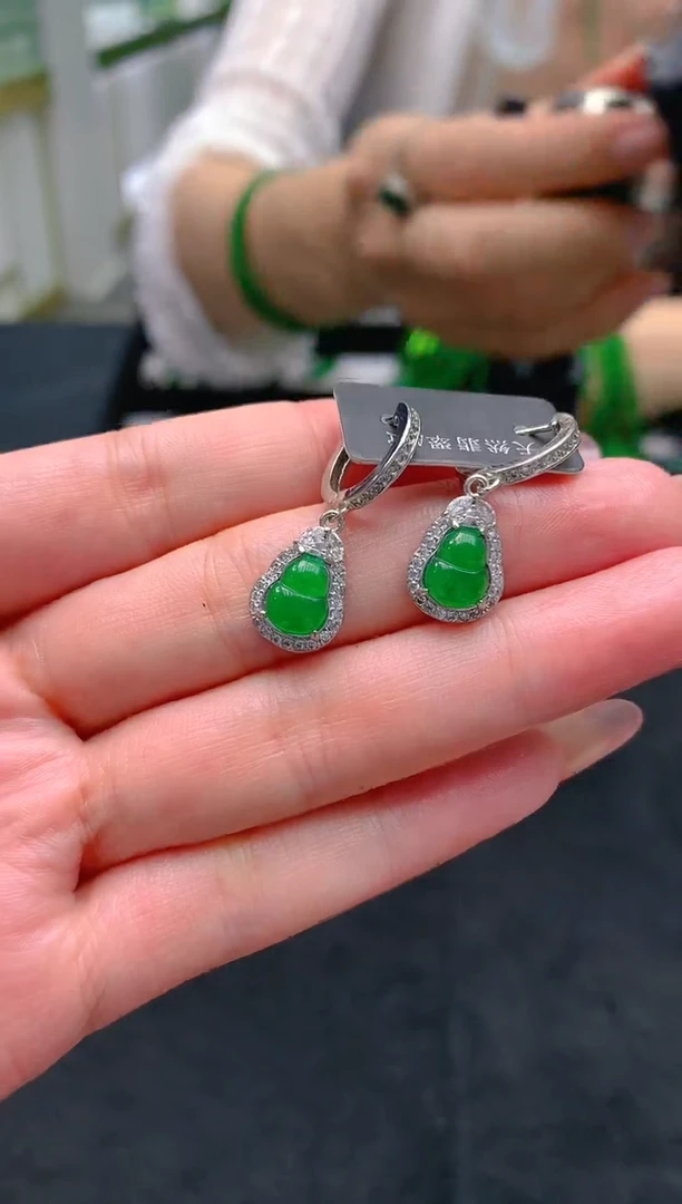 翡翠未镶嵌颈饰天然A货翡翠