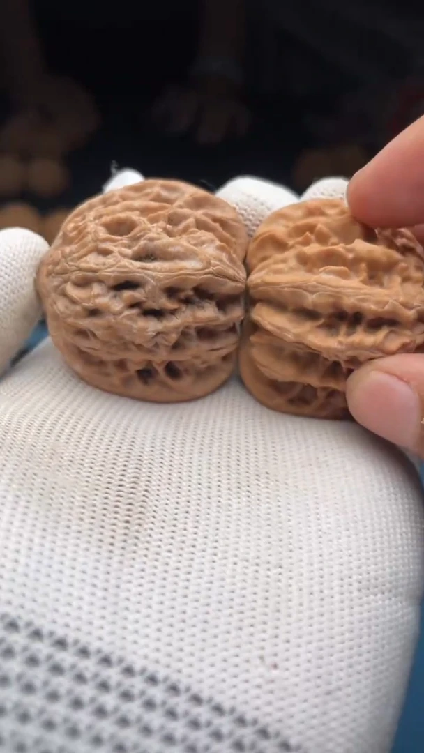 桃核把件a81   南疆石  40尺