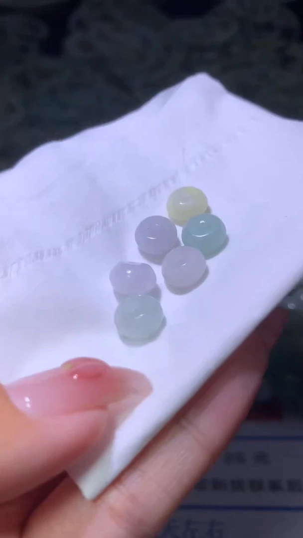 翡翠未镶嵌颈饰MXX023810
