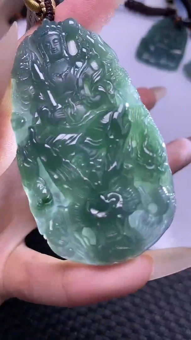 颈饰未镶嵌翡翠
