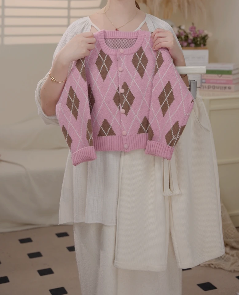 2025冬季新款女童韩版粉色菱格加厚款毛衣加绒裤套装甜美251115B