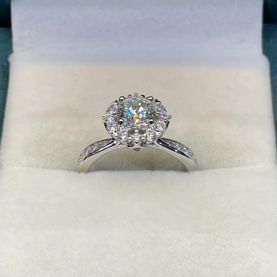 【Vivia】甄选 灿若星辰戒指1.0CT